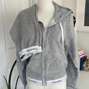 Calvin Klein Sweatsuit (Pants + Sweater, Size Medium, Gray)